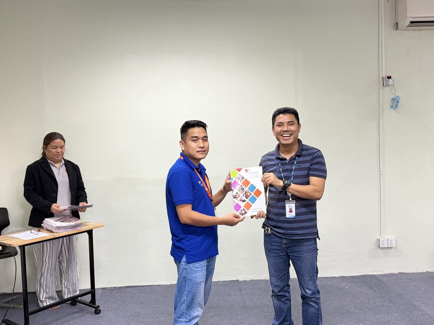 el& solar certification ceremony